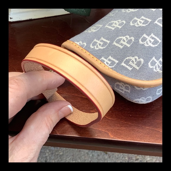 Dooney & Bourke Wristlet - Picture 5 of 8